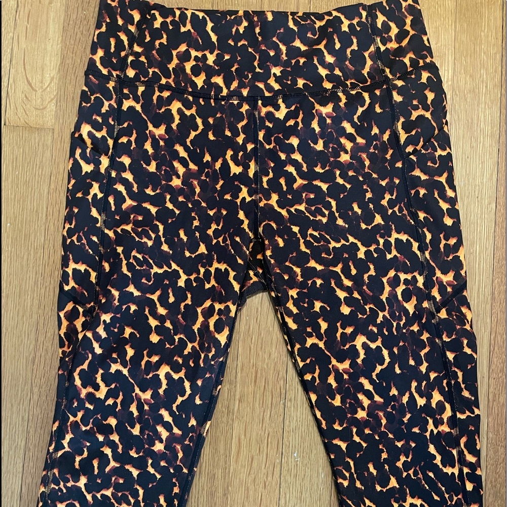 Leopard Capri leggings tags torn out